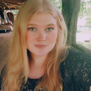 Meet your Posher, Courtney